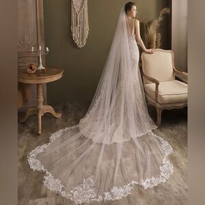 Elegant White Bridal Veil